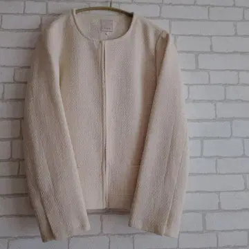 크림색 노카라 자켓