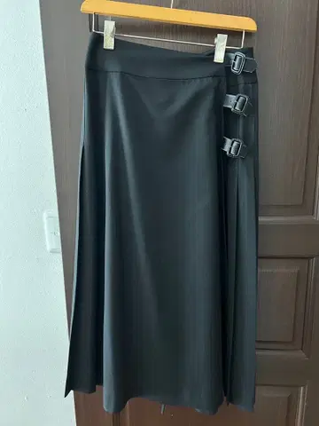 블랙 플리츠 롱 스커트