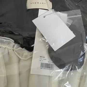 Raven gather set up black andmary