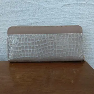 MADERA 장지갑 베이지 크로커다일풍 합성 피혁