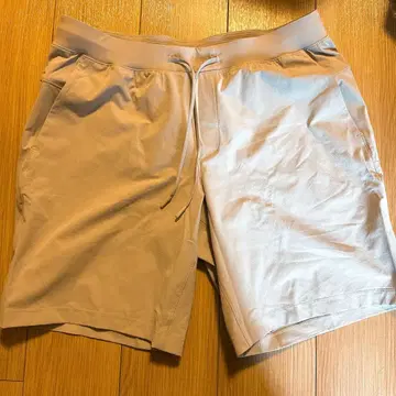 룰루레몬 XL 베이지 숏팬츠