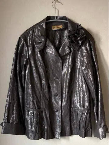 하나이 유키코 코사지 부착 자켓 짙은 카키색