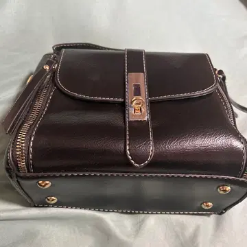 블랙 합성 피혁 숄더백