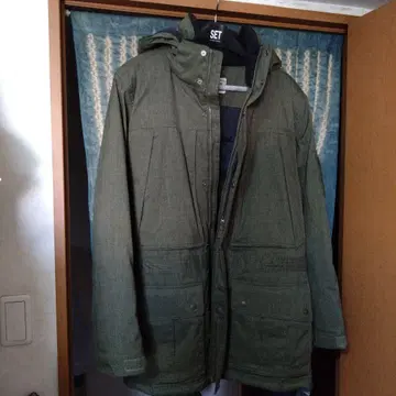 올리브 그린 다운 자켓