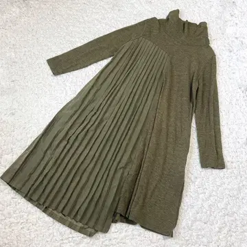 STELLA MARINA 플리츠 절개 이소재 원피스 카키