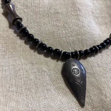 새상품급 카렌족 실버 칠흑의 빛 오닉스 비즈 목걸이 방패형 펜던트