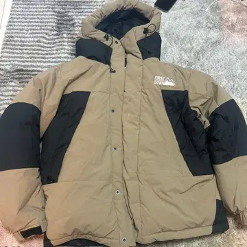 FIRST DOWN 다운 자켓 베이지/블랙