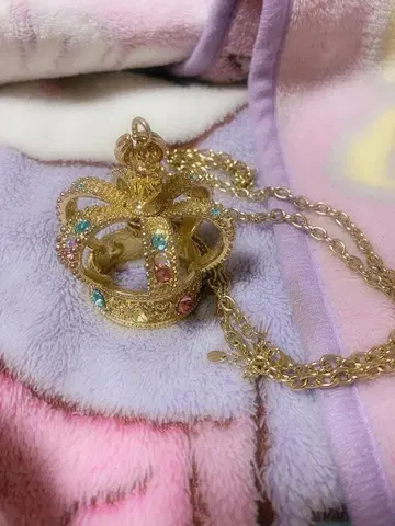 수요일의 앨리스 왕관 목걸이