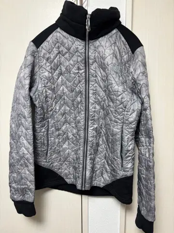하자품 THE NORTH FACE 퀼팅 자켓 실버