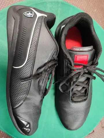 Puma 블랙 스니커즈 25.0CM 페라리 로고 플레이트 포함
