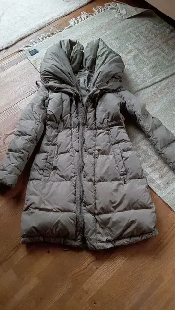 add 후드 부착 그레이 다운 롱 코트