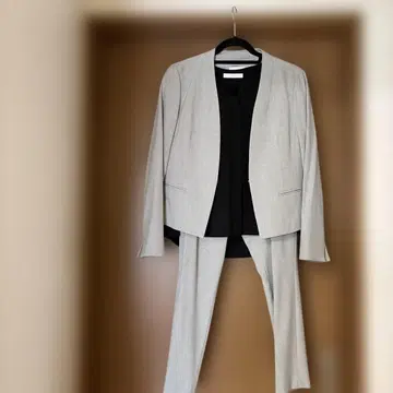 그레이 팬츠 셋업 블랙 상의 포함