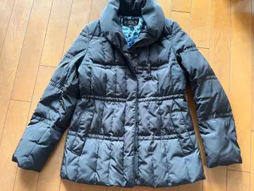 후드 부착 블랙 다운 자켓