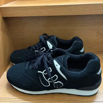 블랙 스웨이드 캐주얼 스니커즈