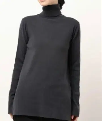 Mila Owen 커프스 디테일 터틀넥 리브 니트 차콜 그레이