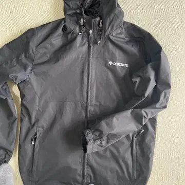 데상트 마운틴 후드티 블랙 XL