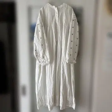 doux bleu Bee Embroidery 원피스 화이트