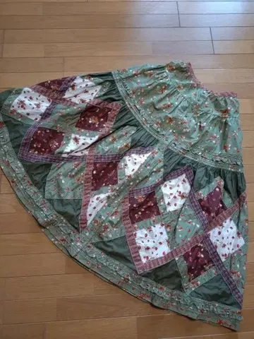 핑크하우스 딸기 무늬 패치워크 스커트 새상품급