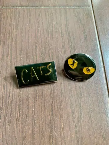 CATS 캐츠 배지 2개 세트