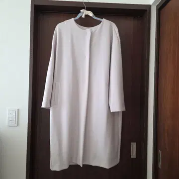 새상품 DoCLASSE 샤인 스트레치 노카라 코트