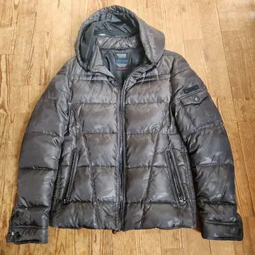 후드 부착 다크 그레이 다운 자켓