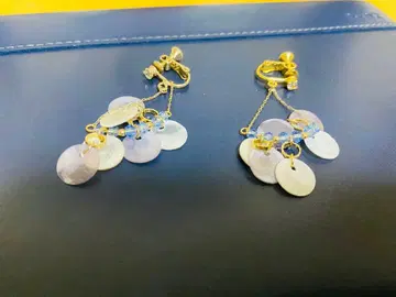 골드 옅은 보라색 비즈 귀찌