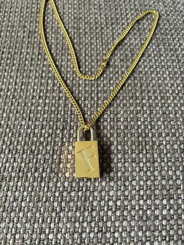 새상품급 레어템 FURLA 자물쇠 목걸이