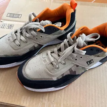 DC 스니커즈 신발