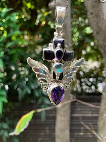 샹카리 자수정과 크로스 펜던트 목걸이