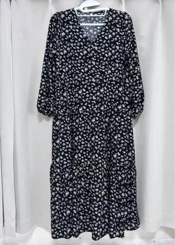 꽃무늬 V넥 긴팔 맥시 원피스