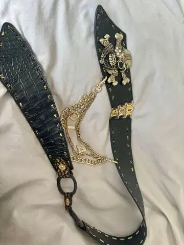 d.i.a. 당시 물건 벨트