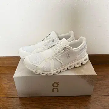 On cloud6 White White 24.5cm