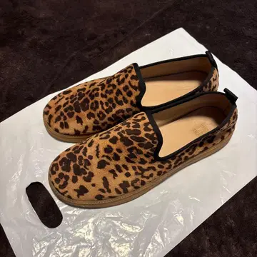 레오파드 무늬 슬립온