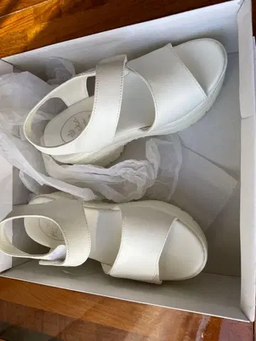 통굽 벨트 스포츠 샌들