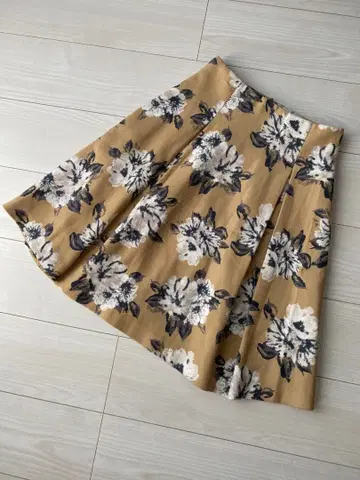 [ 새상품급 ] L'EST ROSE 플레어 스커트 무릎 기장