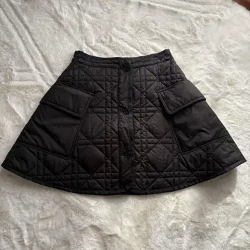 블랙 퀼팅 미니 스커트 플레어