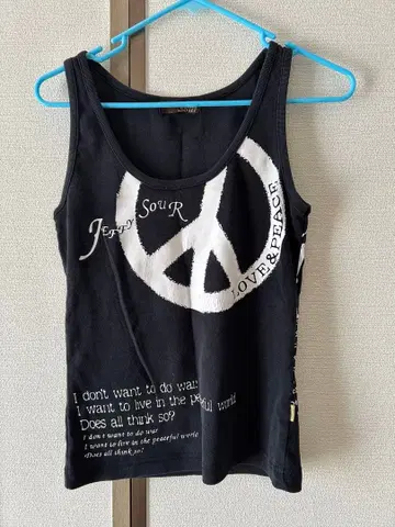 블랙 탱크탑 피스 마크