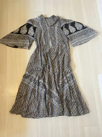 Freada 플레어 슬리브 롱 원피스