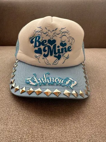 UNKNOWN LONDON Be Mine Trucker Cap