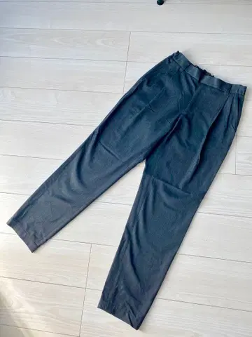 UNITED TOKYO 그레이 슬랙스 사이즈 2