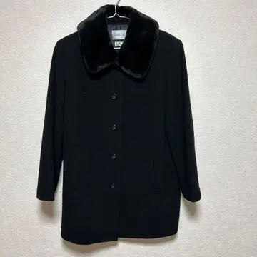 퍼 카라 부착 블랙 롱 코트