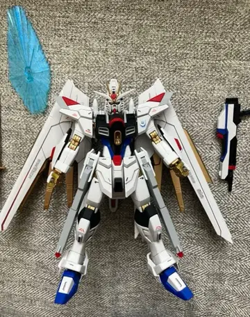 HG 1/144 마이티 스트라이크 프리덤 완성품