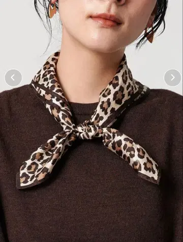 새상품급 뷰티 앤 유스 레오파드 무늬 스카프