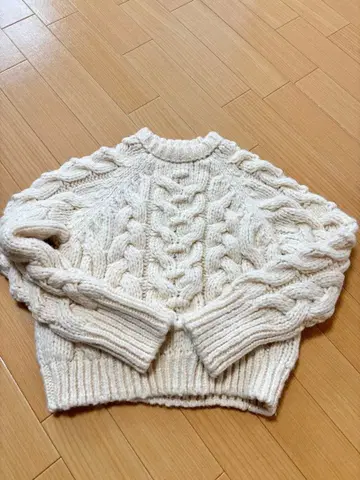 ZARA 아이보리 케이블 니트 스웨터