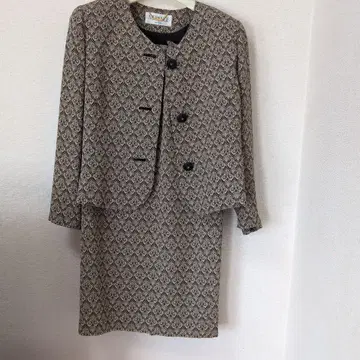 기하학 패턴 베이지 블랙 수트 자켓 스커트 세트