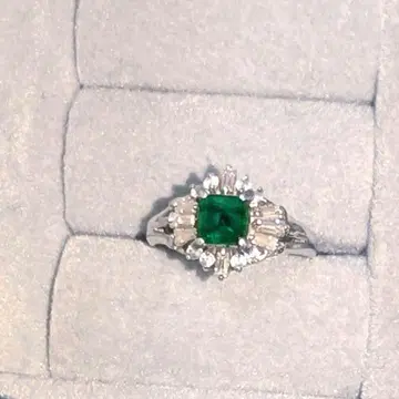 14호 반지 에메랄드 스퀘어 컷 앤티크 쇼와 플라티나 디자인 은