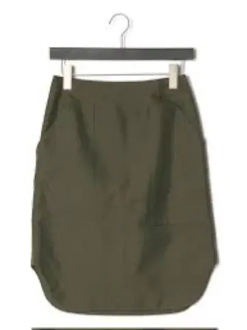 ESTNATION 올리브색 타이트 스커트 앞면 포켓 부착