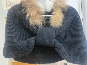 블랙 니트 퍼 판초