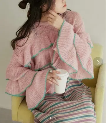 [ HELLO.SANFRANCISCO ] 시어 배색 프릴 레이스업 니트