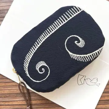 미나 페르호넨 동글동글 얇은 타입 파우치 coda